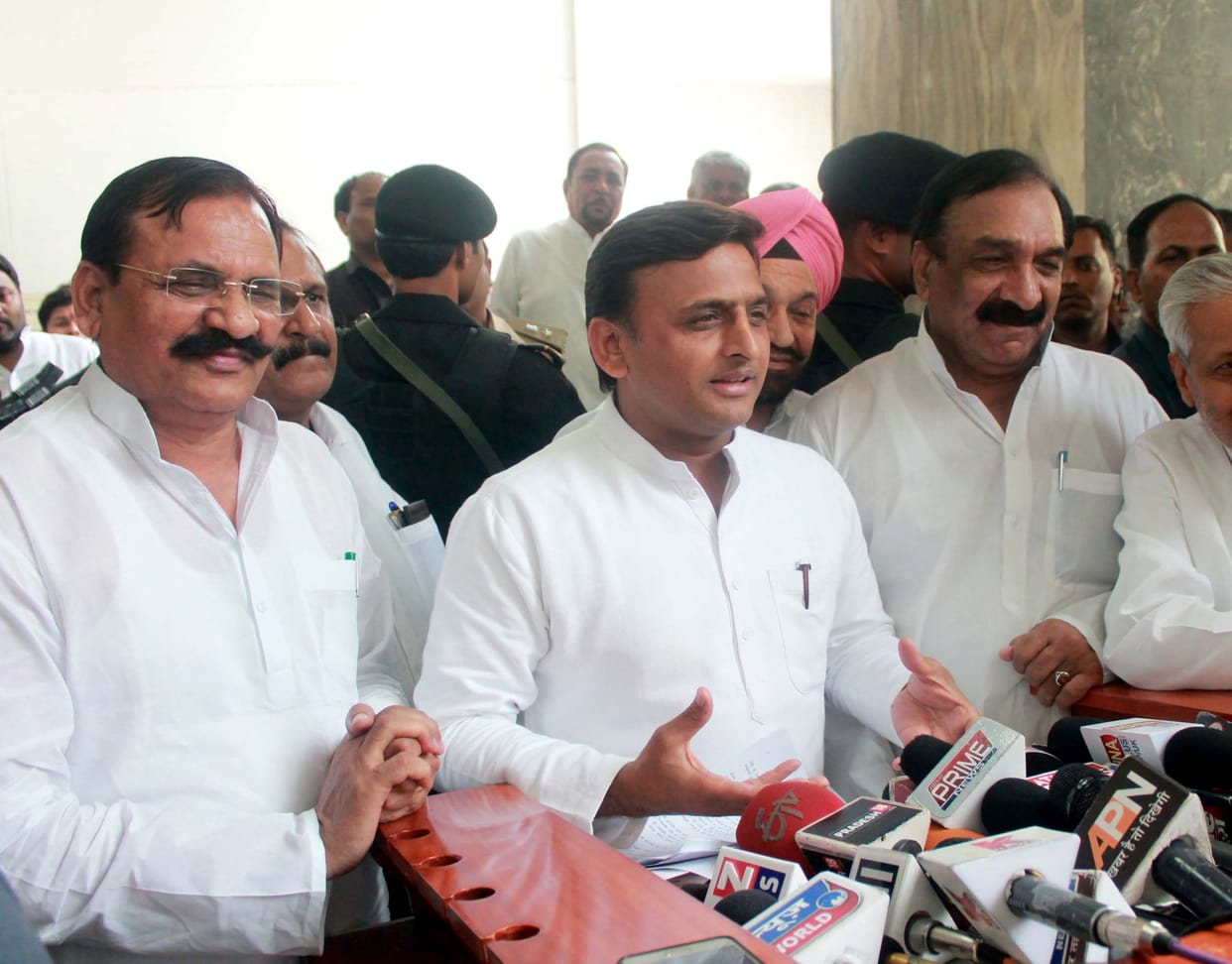  cm akhilesh speaks on alcohol ban in up