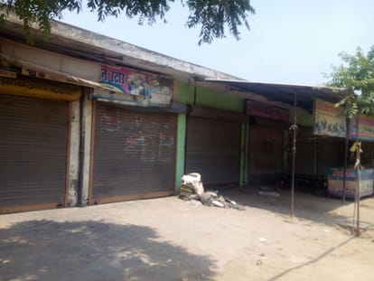 conflict in roorkee, 12 policemen and 20 people injured.