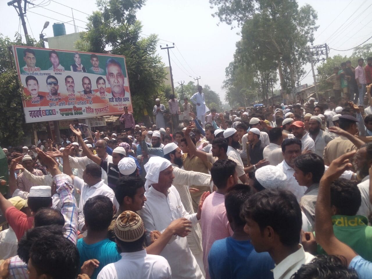 communal conflict in roorkee, mobs attack on pranav champion house.