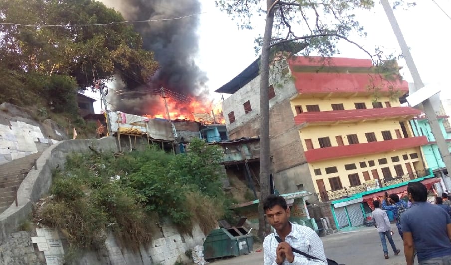 Fire in shops at Baba Balak Nath temple road hamirpur.