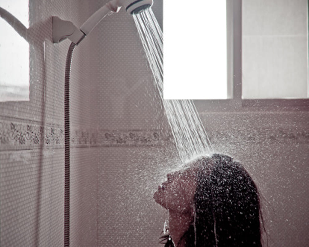 avoid these 5 mistakes while taking shower