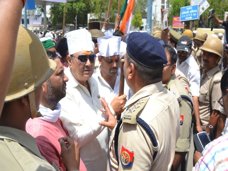 protest for jawahar bagh has been devided