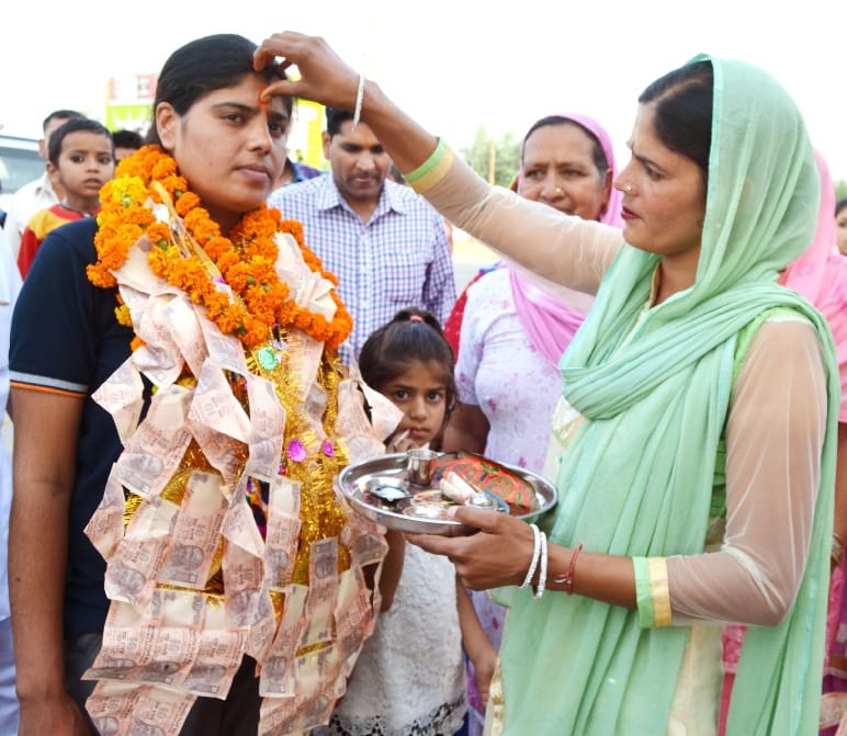 milk dairy owner daughter seema goswami wins mount everest, second from kaithal after mamta sauda
