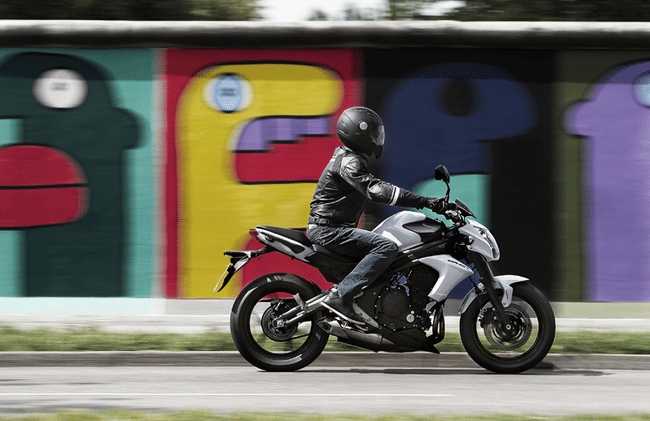 Get Rs. 25,000 Discount on Kawasaki ER-6n in Mumbai