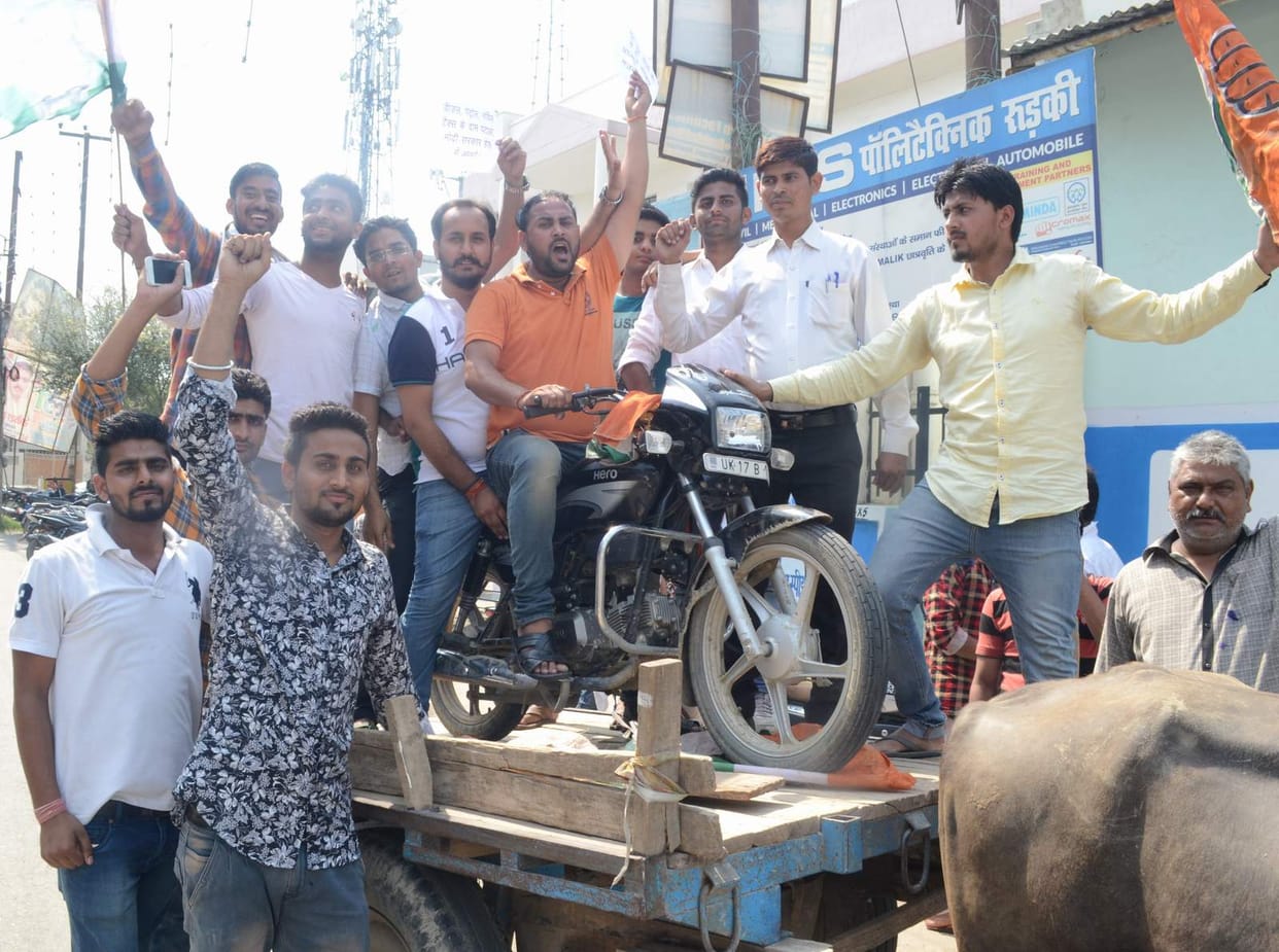congress workers burns effigy of prime minister against price hike