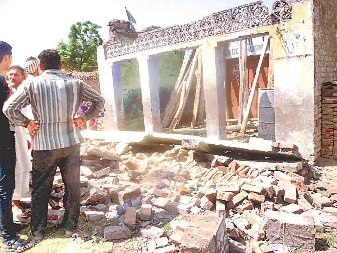 railing of building fell down