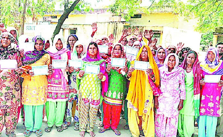 workers uproar in Tehsil 