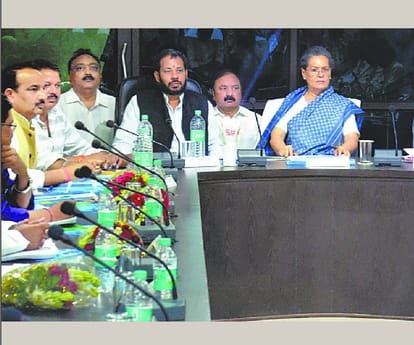  Sonia criticizes central govt for changing the name of indira awas yojna.