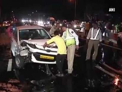 Speeding car hits water tanker at Western Express Highway 