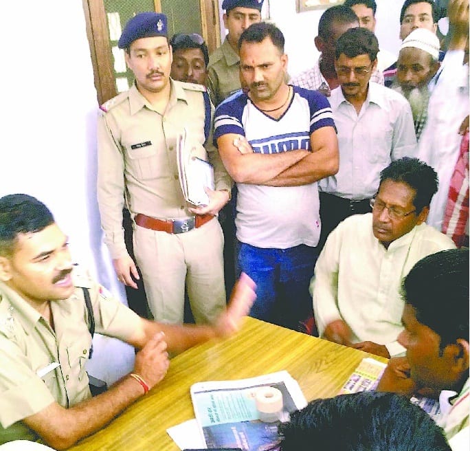  villagers Sieged the ssp when he reached Gulrbhoj  