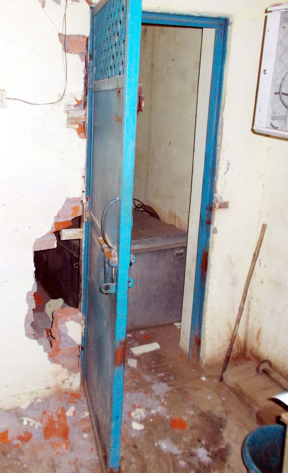 theft attempt in bank