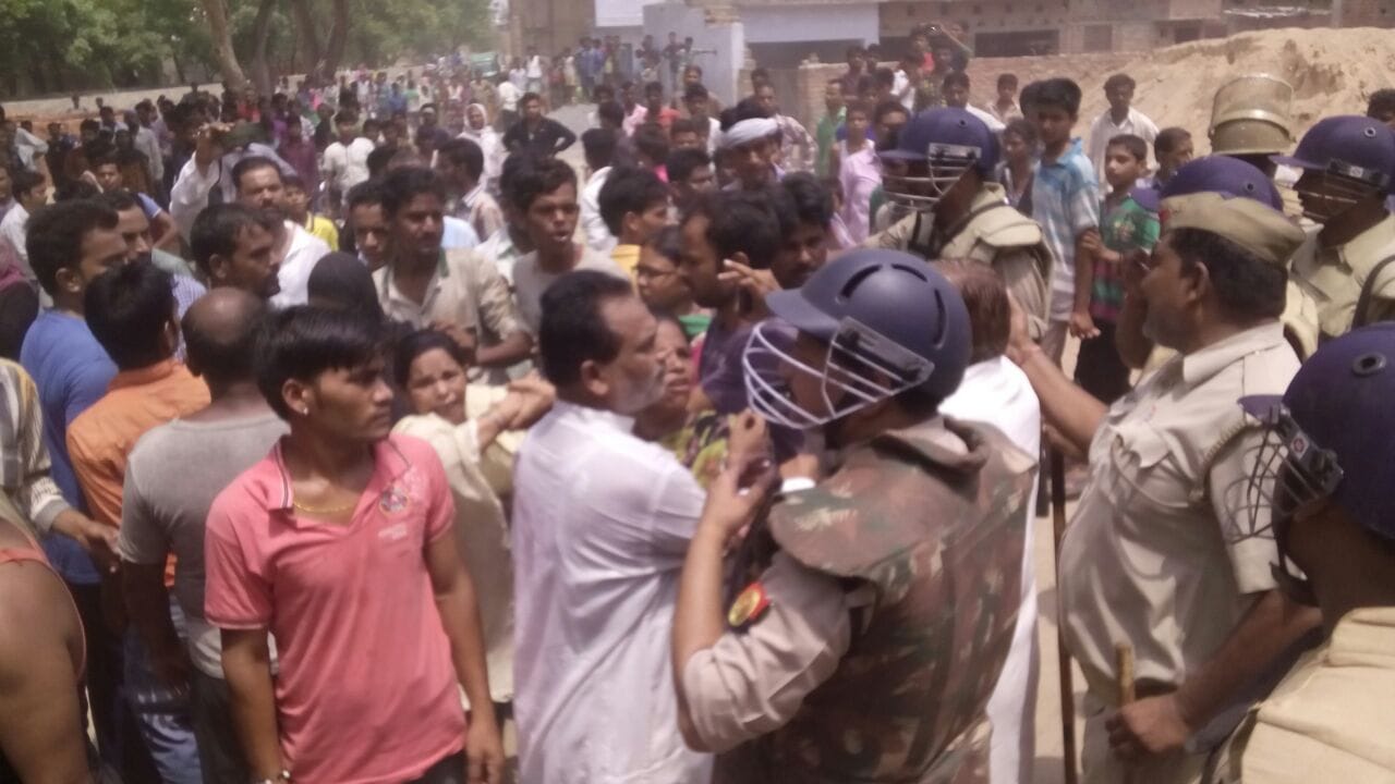tension in thakurganj area of lucknow after truck accident