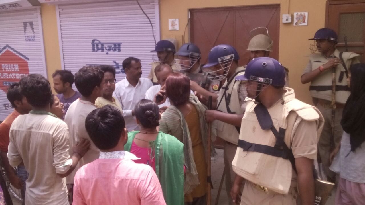 tension in thakurganj area of lucknow after truck accident