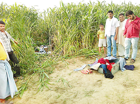 thief took away jwellery and cash