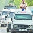 शहर में फ्लैग मार्च के दौरान सेना