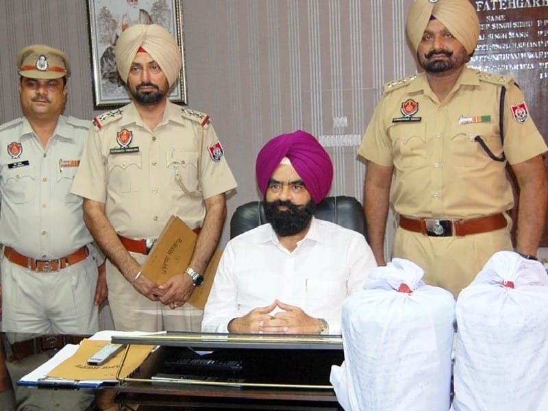 Opium, four arrested, blockade, Fatehgarh Sahib