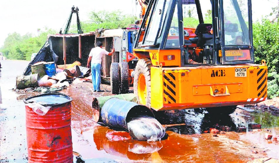accident: filled with honey truck overturned in Panchkula
