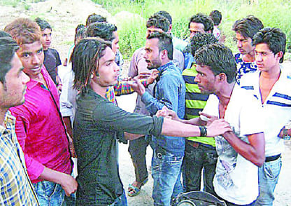 While taking a bath in the Ganga Canal dipped youth