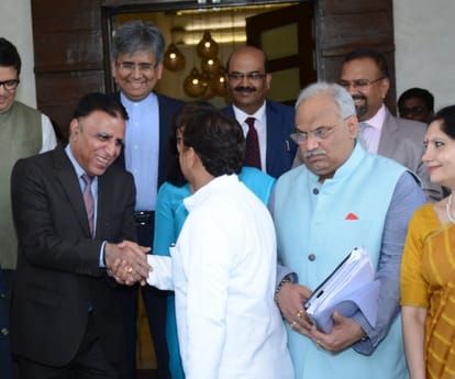 Akhilesh Yadav asks help to make UP a brand.
