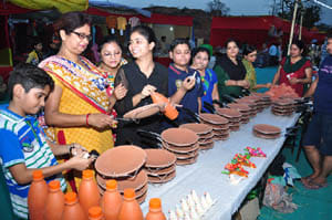 Amar Ujala Shopping Festival drew crowds