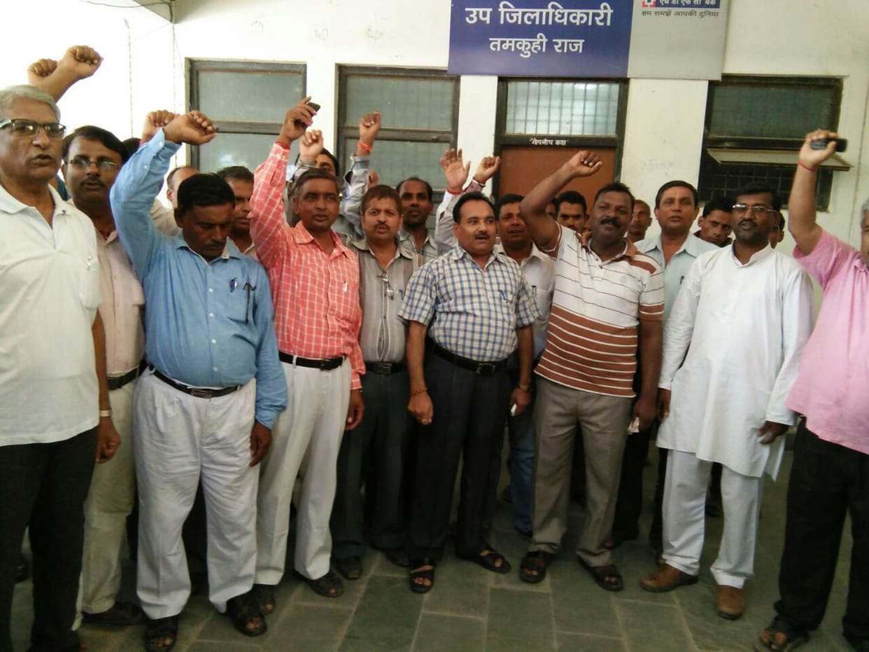Advocates Association demonstrated in Tmkuhiraj
