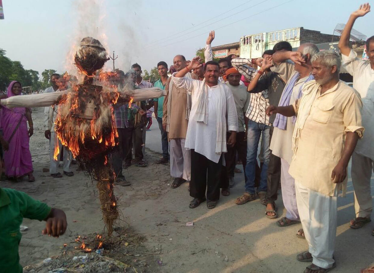  Traders also burnt an effigy of SO l