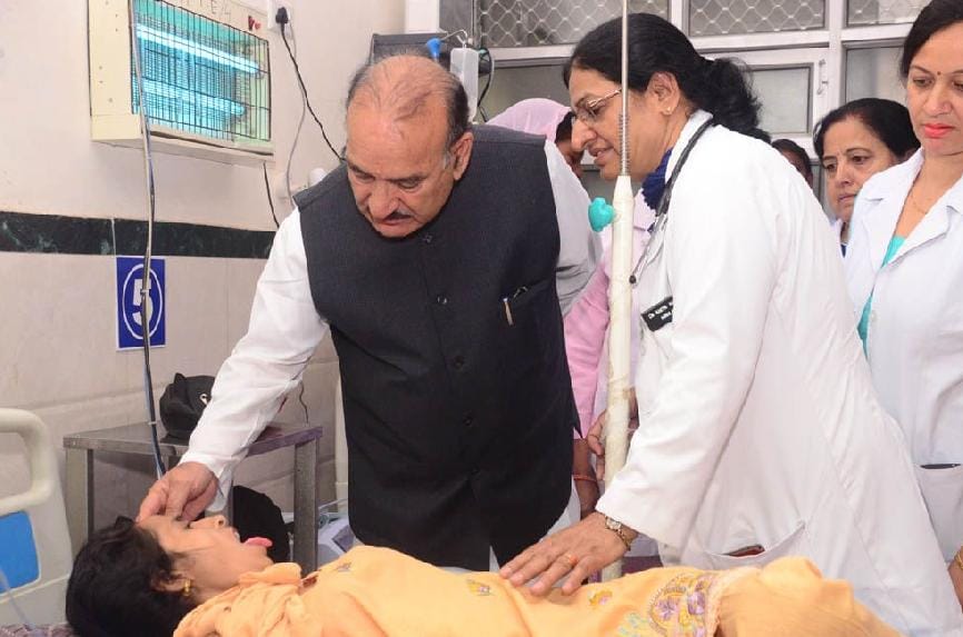 health minister reached to UNA hospital