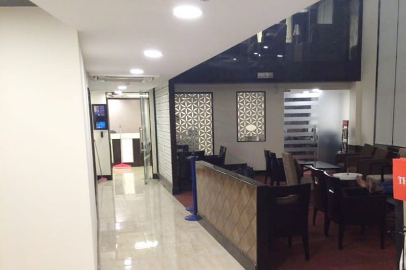 new waiting lounge at new delhi railway station made by irctc is started