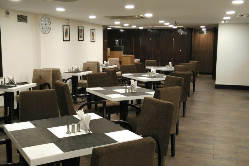 new waiting lounge at new delhi railway station made by irctc is started