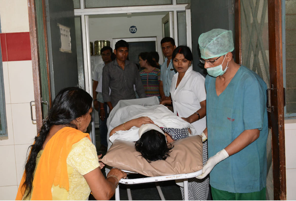 lady teacher fallen from building