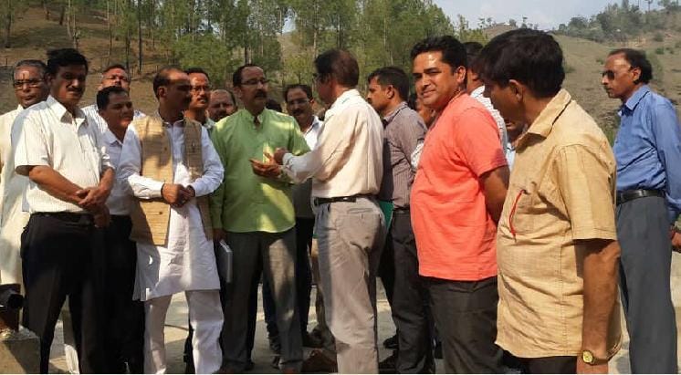 MP Tamta inspected by the Kosi barrage