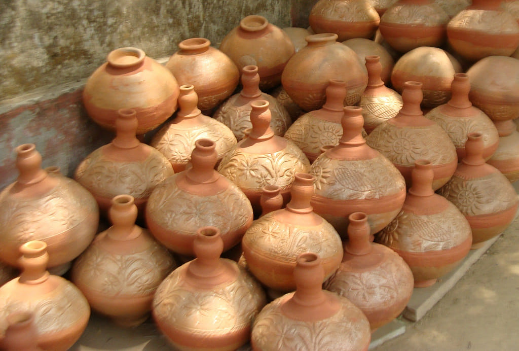 Peru man made a purifier clay pot by combining biology and solar energy