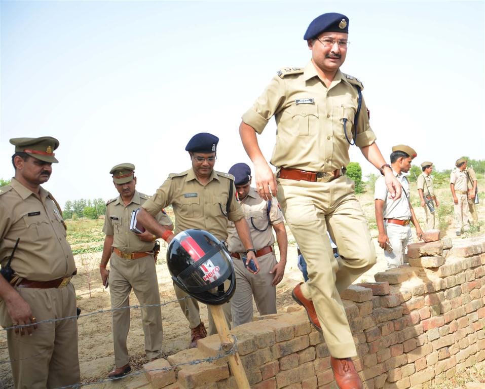 The run after robbing the robber injured in police encounter , arrested