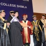 राष्ट्रपति के हाथों सम्मान पाकर डॉक्टर फूले न समाए। मौका था पीटरहाफ में आयोजित सम्मान समारोह का। यहां राष्ट्रपति प्रणब मुखर्जी ने आईजीएमसी के पांच विद्यार्थियों को गोल्ड मेडल से नवाजा।