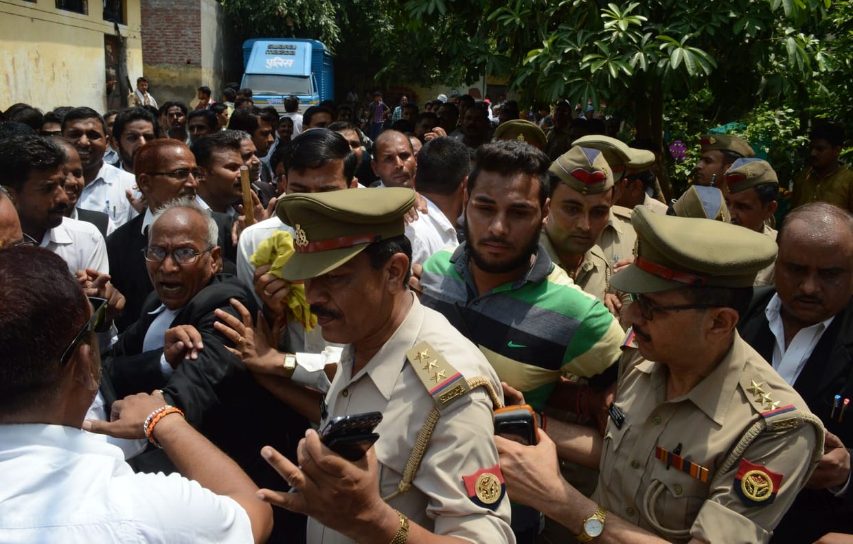 lawyers Ruckus in court 