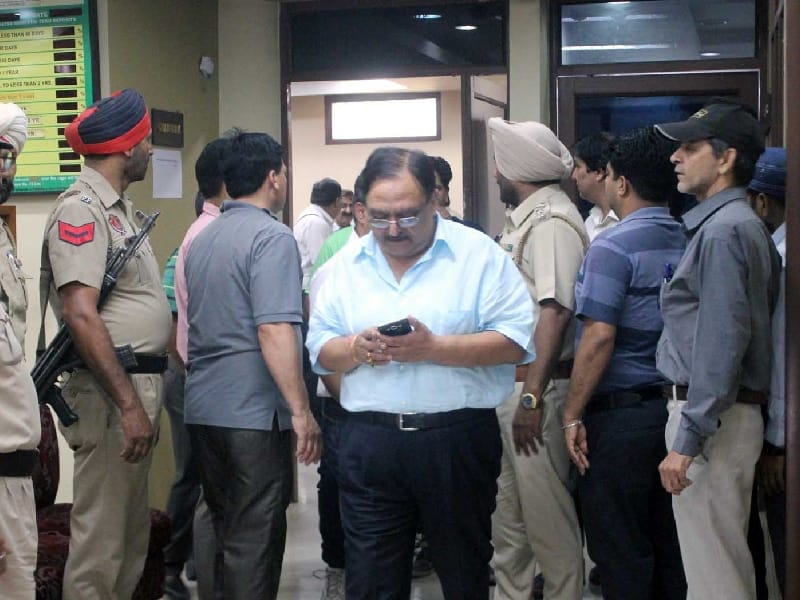 raid, hindu cooprative bank, crime, pathankot