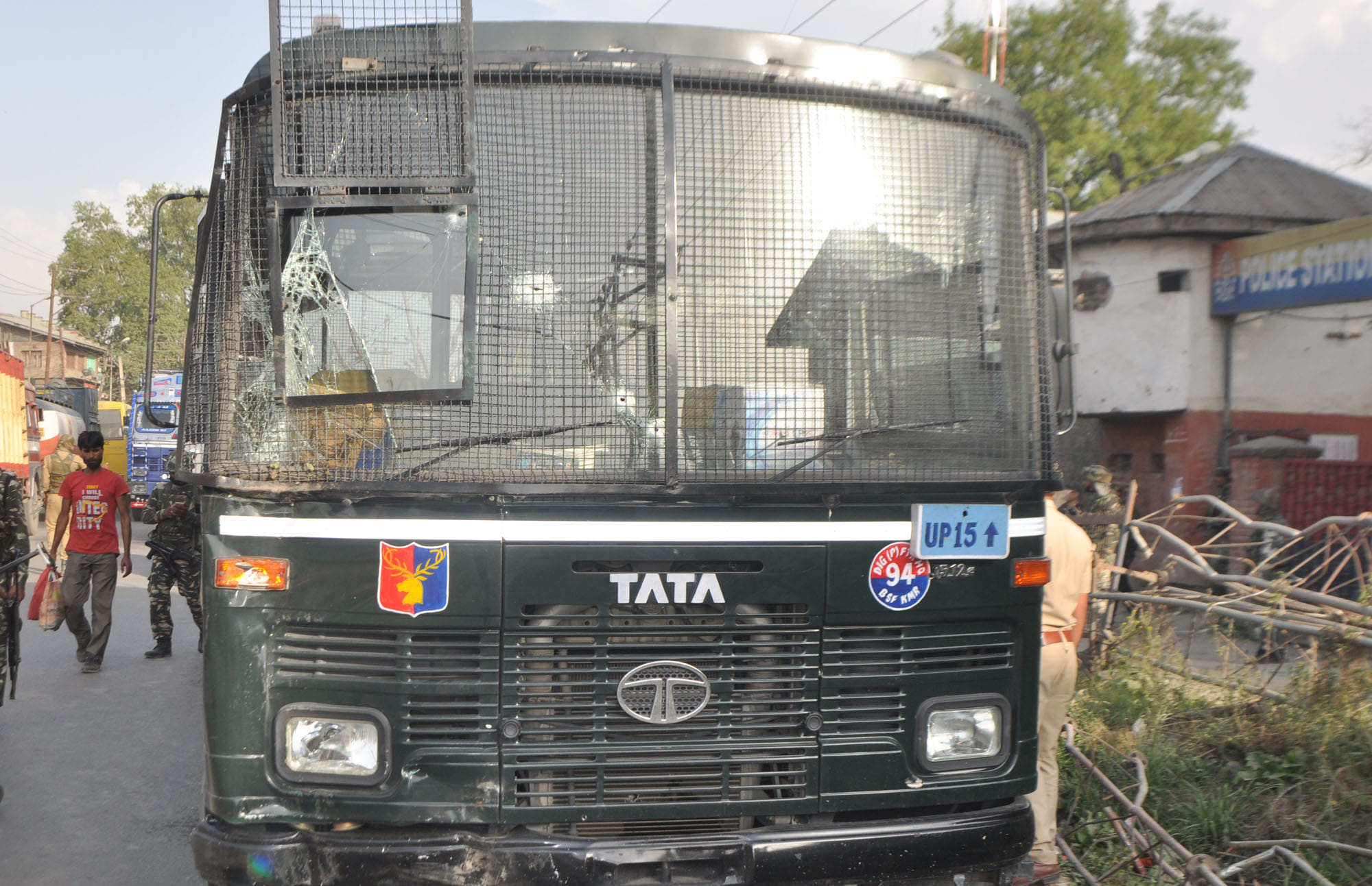 Hizbul militants attacked on security forces