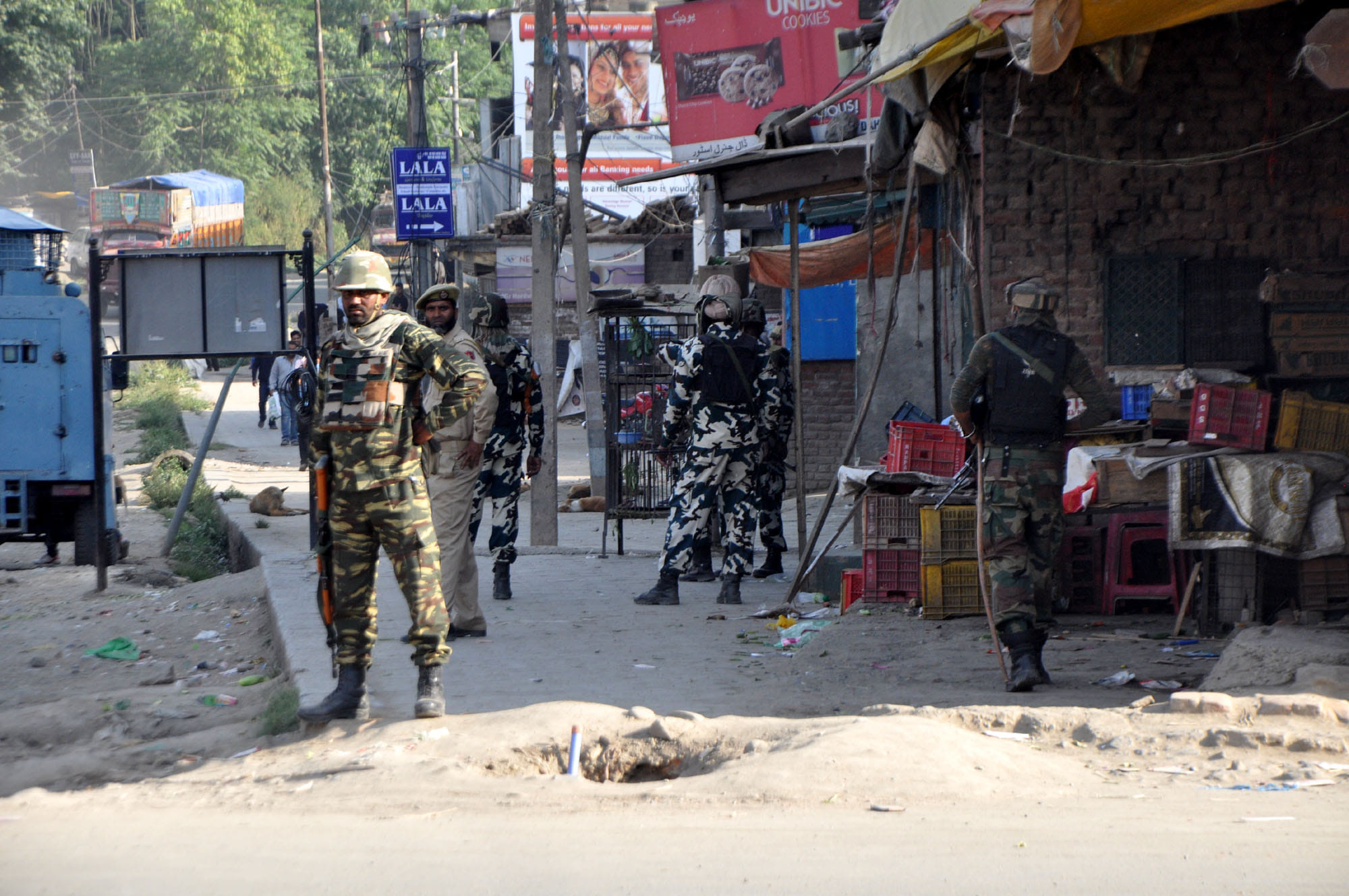 Hizbul militants attacked on security forces