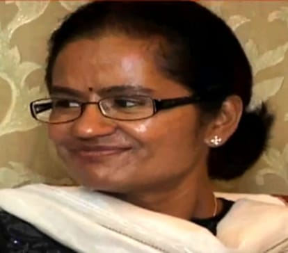 ips aparna kumar scales mount everest