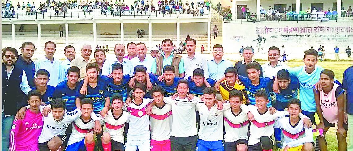 APS in the central school football beat