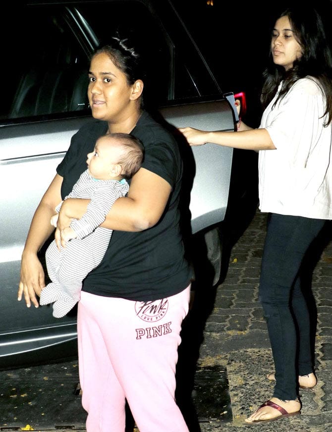 Salman khan, Arpita Khan and Aayush Sharma with baby Ahil