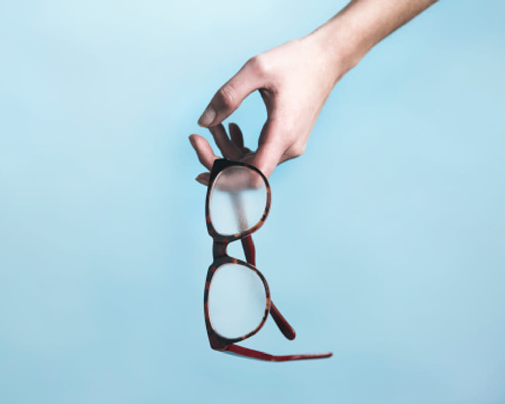 7 problem faces people who wear glasses  