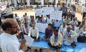 Collectorate circle farmers on drought relief fraud