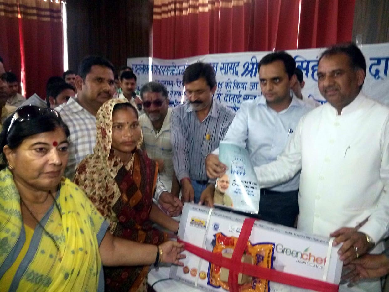 Free LPG Connection met Prime Ujjawala scheme.