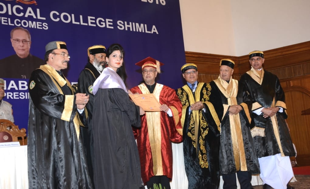 President Pranab Mukherjee honoured MBBS toppers with gold madel at IGMC.