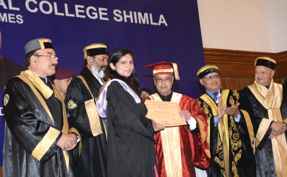 President Pranab Mukherjee honoured MBBS toppers with gold madel at IGMC.