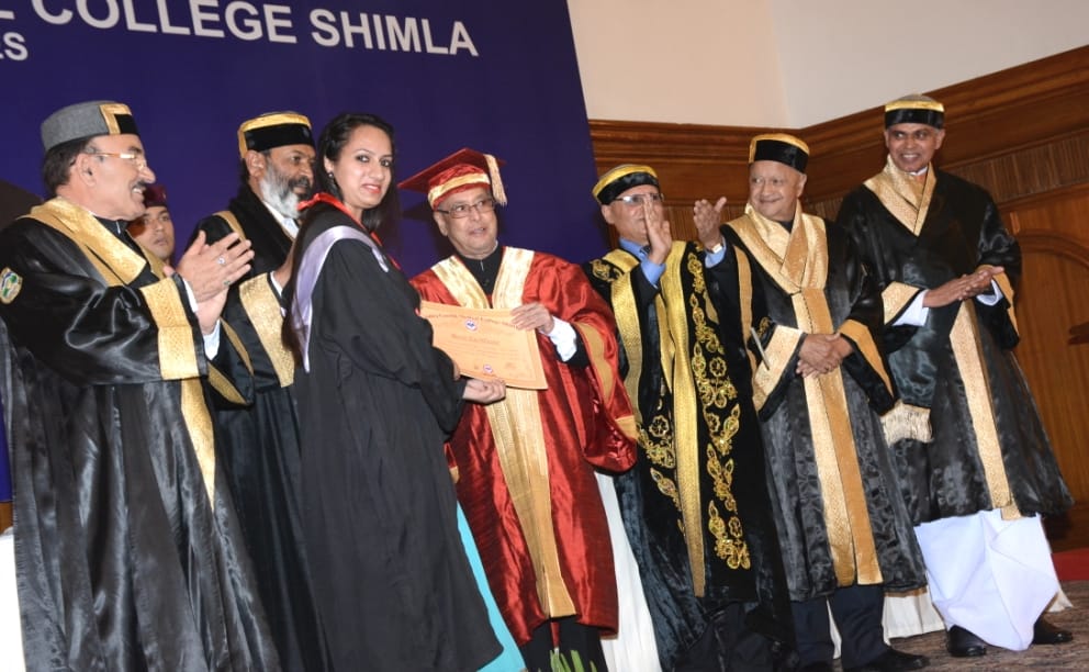 President Pranab Mukherjee honoured MBBS toppers with gold madel at IGMC.