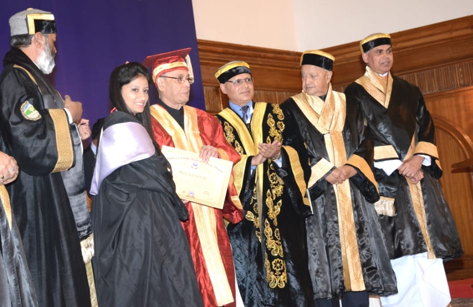 President Pranab Mukherjee honoured MBBS toppers with gold madel at IGMC.