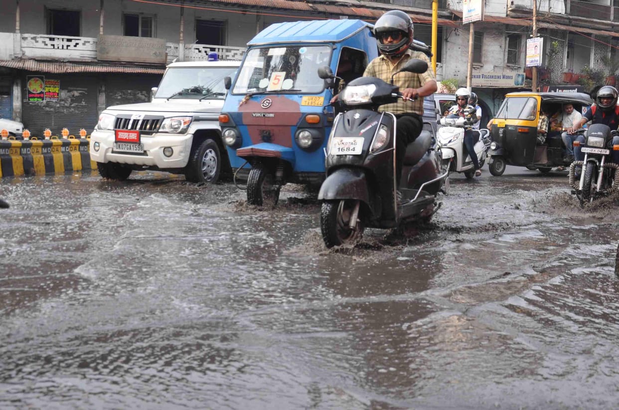 rain in kashmir valleyy
