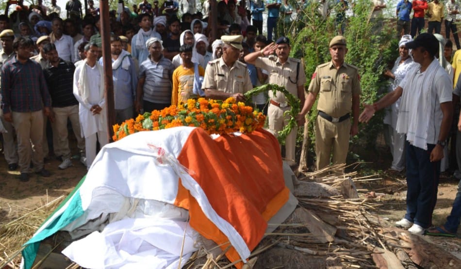 Pulgaon armament stores fire: son's martyrdom, Cremation of shaheed